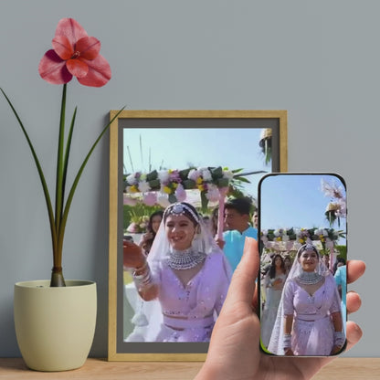 The Magic Memory Frame - Scan to play Video